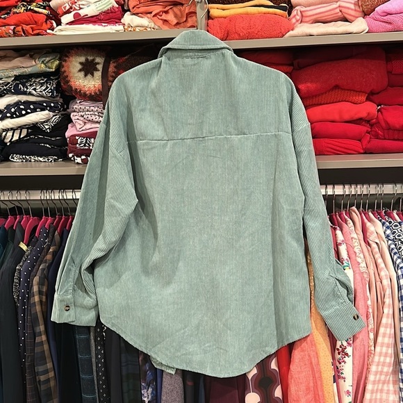 Amazon green button down one pocket shacket. Size M - Picture 3 of 3